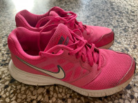 Nike ženske tenisice 38.5 roze