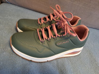 Prodajem Skechers tenisice br 40