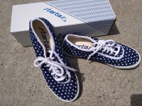 startas 40 plave s točkicama