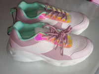 TENISICE BR. 36 NOVO