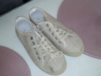 BEŽ TENISICE BR. 38 - N O V O