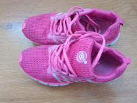 Ženske tenisice vel. 38