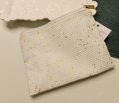 BIJELA S ZLATNIM DETALJIMA KOZMETIČKA TORBICA