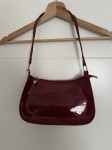 Bordo lakirana baguette torbica • Y2K stil • elegantan shiny finish