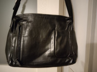 Crna kožna torba