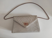 POVOLJNO - Srebrna Torbica 9€