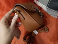 Prelijepa nova mala smeđa torbica samo 15€!