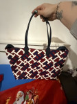 Prodajem Tommy Hilfiger torbu!