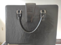 Ženska poslovna aktovk