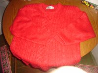 prodajem ženski pulover,crveni,novi