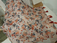 CRVENI ŠAL S SREBRNIM DETALJIMA - NOVO