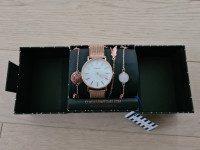 Clueless ženski sat, boje rose gold s 3 narukvice *NOVO*