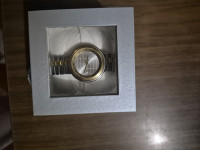 ručni sat(ženski)skroz nov ne korišten.