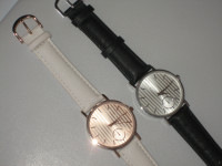 ŽENSKI CRNI I BIJELI SAT - NOVO