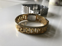 Ženski dizajnerski sat narukvica sa Versace uzorkom