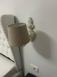 Prodavam dvije zidne lampe.