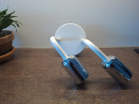 Zidna lampa s dva kraka