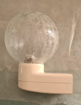 Zidna lampa sa utićnicom