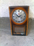 Stari mehanički  zidni sat sa klatnom u drvenoj kutiji 27x48x12 cm