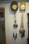 4  kom  starejše  stenske  ure  prodam  v  kompletu