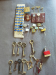 Lot značke i stari ključevi