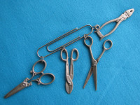 PRIVJESAK sa četiri metalne MINI alatke. SAND-2