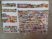 Razne značke posložene po svim kategorijama