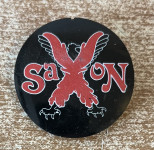 SAXON - BEDŽ