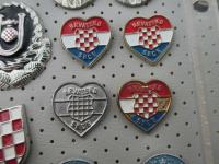 ZNAČKE - Hrvatsko srce - domoljubne značke iz rata