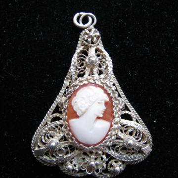 Srebrni filigran privjesak sa kameo / SILVER FILIGREE PENDANT cameo