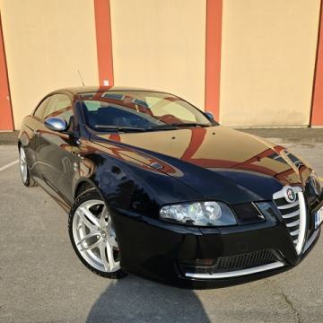 **ALFA ROMEO GT 1.9 JTDm Q2-FULL-BOSE-V+M SERVIS-VRHUNSKO STANJE**