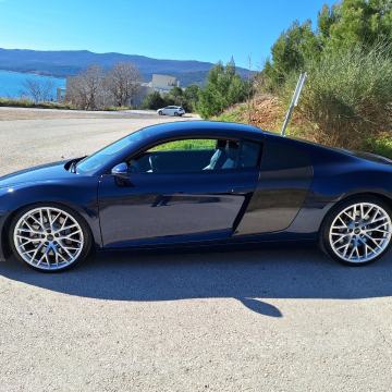 Audi R8 -Mugello blue-carbon-manual-