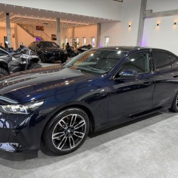 BMW  520d M paket ! Panorama 2025 g ! 57000 e! Moguca zamjena