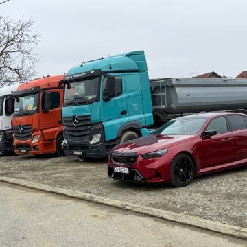 BMW M5 karbon B&W reg 1 god, garancija 5god/200tkm