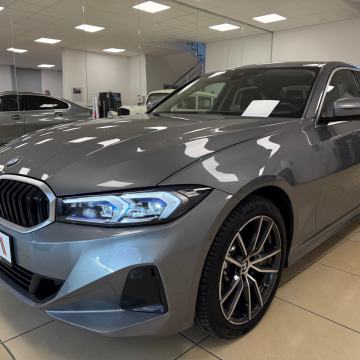 BMW serija 3 330i //SAMO 18.000 km//