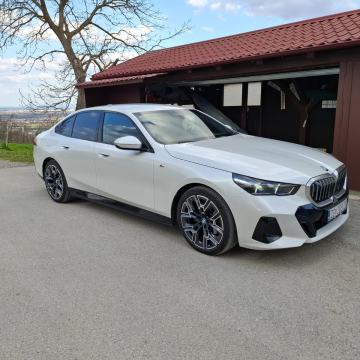 BMW SERIJA 5 520d AUTOMATIK****FULL OPREMA****REG.03/27****29 000 KM**