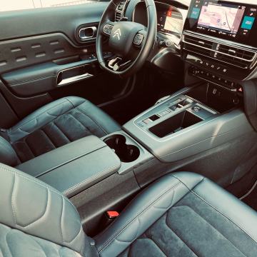 NOVI MODEL C5 Aircross SHINE/Koža/automatik /Reg 09/2027 / FULL OPREMA