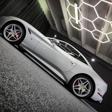 Ferrari California T automatik 149.000 eur PDV uključen