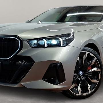 IMA SVE ! BMW 550e M + Plug in-electric+Benzin-489 ks-2025 PROČ.OPIS