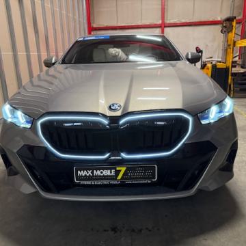 IMA SVE ! BMW 550e M + 489 ks-Plug in-electric+Benzin-2025 PROČ.OPIS