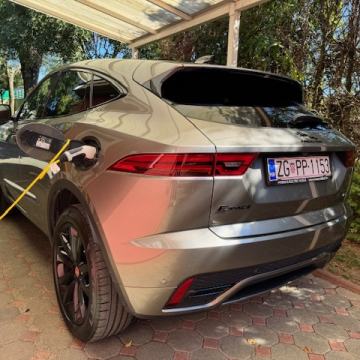 JAGUAR R-Dynamic PLUG IN HYBRID 309ks Benz+Electric 4x4-Pametna Kupnja