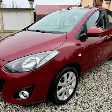 Mazda 2 1,3 benzin 2013 godina