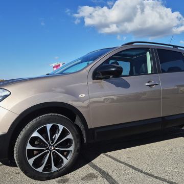 Nissan Qashqai 1,6 dCi**KAMERA 360°**NAVI**PANORAMA** TEMPOMAT**ALU 18