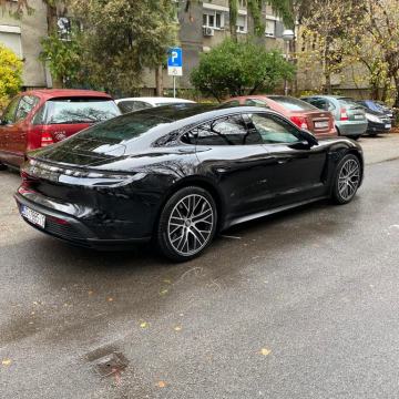 AKCIJA !!!! Porsche Taycan 4x4 automatik