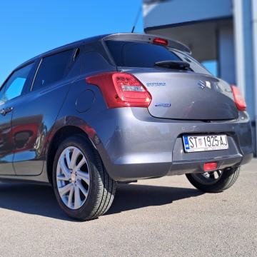 PRILIKA! Suzuki Swift 1,2 Hybrid 2024. reg. godinu dana!