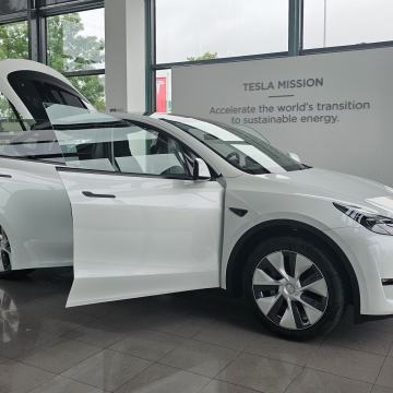 Tesla Model Y Dual Motor