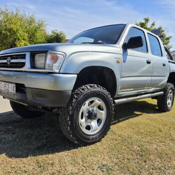 Toyota Hilux 2.4 td 4x4  #vrhunski očuvano vozilo#