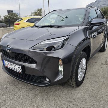 Toyota Yaris Cross 1.5 automatik Registriran do 6 mj. 2026 g.