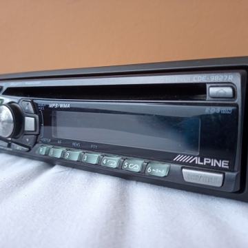 Alpine CDE-9827R, radio-CD player, potpuno ispravan