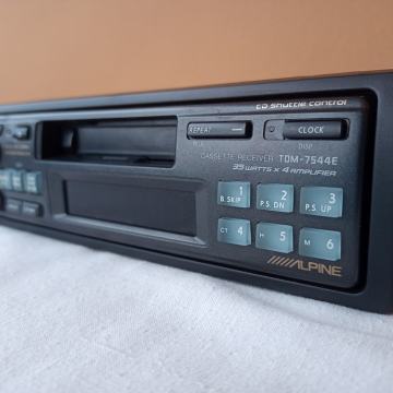 Alpine TDM-7544E, radio-kasetofon, ne daje zvuk, ostalo sve radi
